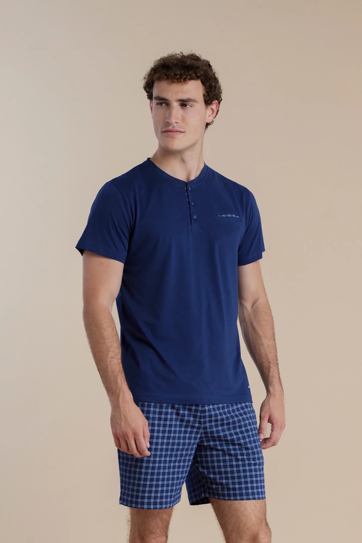 Pigiama uomo in cotone tre pezzi maglia manica corta, pantalone corto e pantalone lungo - Noi di notte 3056 in Pigiami due pezzi Falco Biancheria - Parete, commercioVirtuoso.it