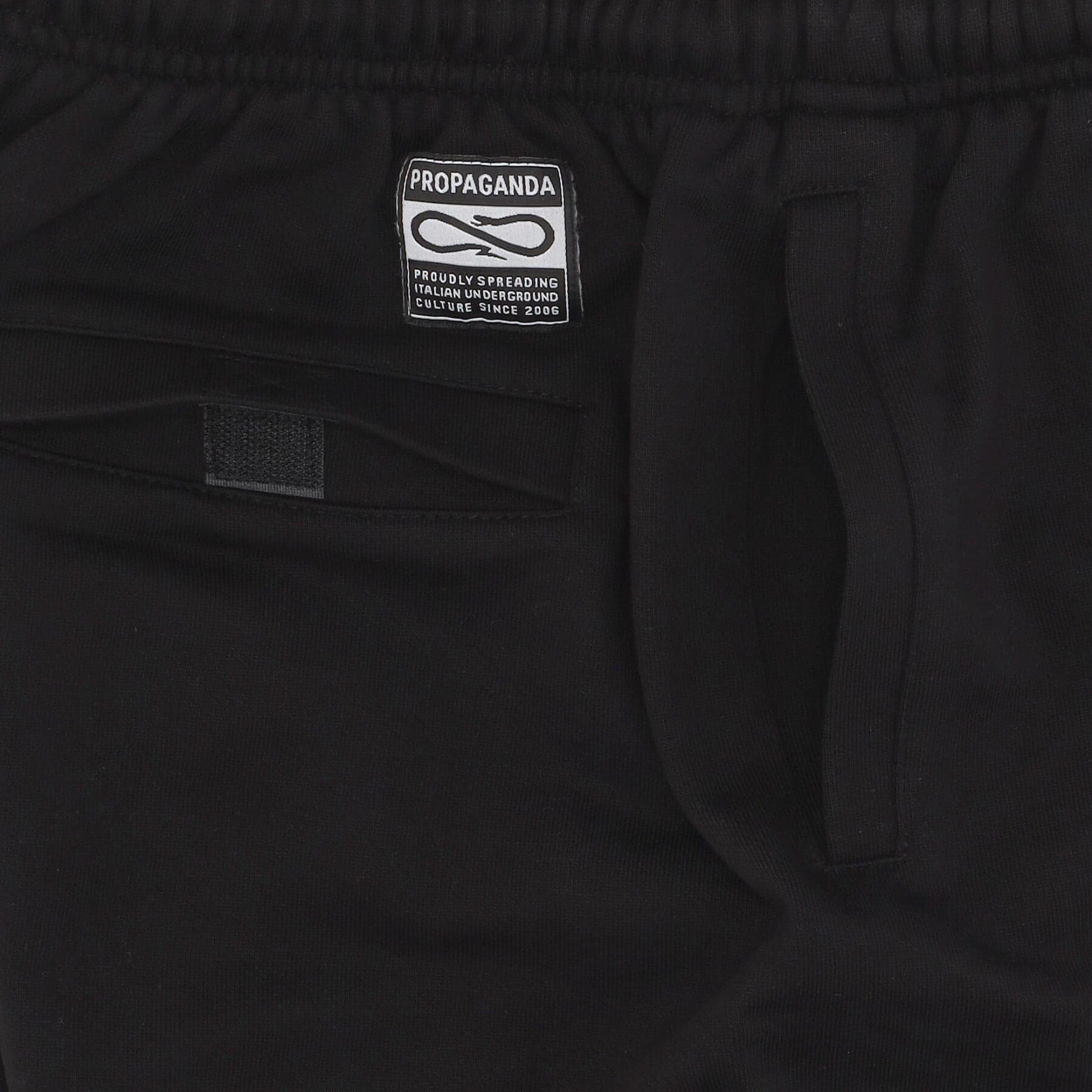 PROPAGANDA Pantalone Corto Tuta Uomo Logo Sweatshorts Black da uomo in Pantaloncini sportivi Drestige - Casamassima, commercioVirtuoso.it