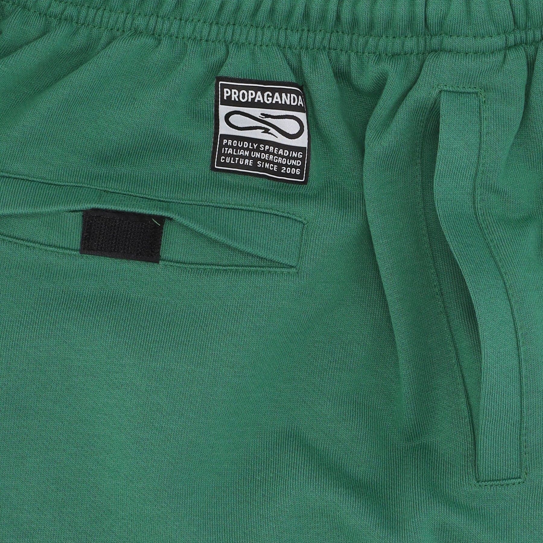 PROPAGANDA Pantalone Corto Tuta Uomo Logo Sweatshorts Green Bottle da uomo in Pantaloncini sportivi Drestige - Casamassima, commercioVirtuoso.it
