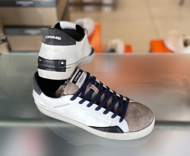 CRIME LONDON Sneaker Uomo Distressed White Taupe Black in Sneaker casual Calzature Durello - Agna, commercioVirtuoso.it