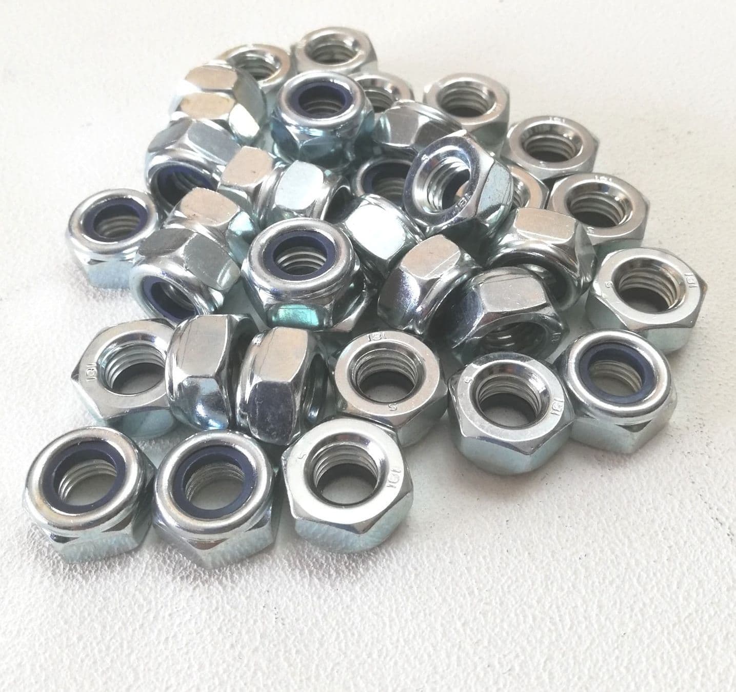 M 6 chiave 10 - 500pz dado esagonale autobloccante zincato passo grosso in Dadi e bulloni esagonali per macchina Aloiserw.com - Altomonte, commercioVirtuoso.it