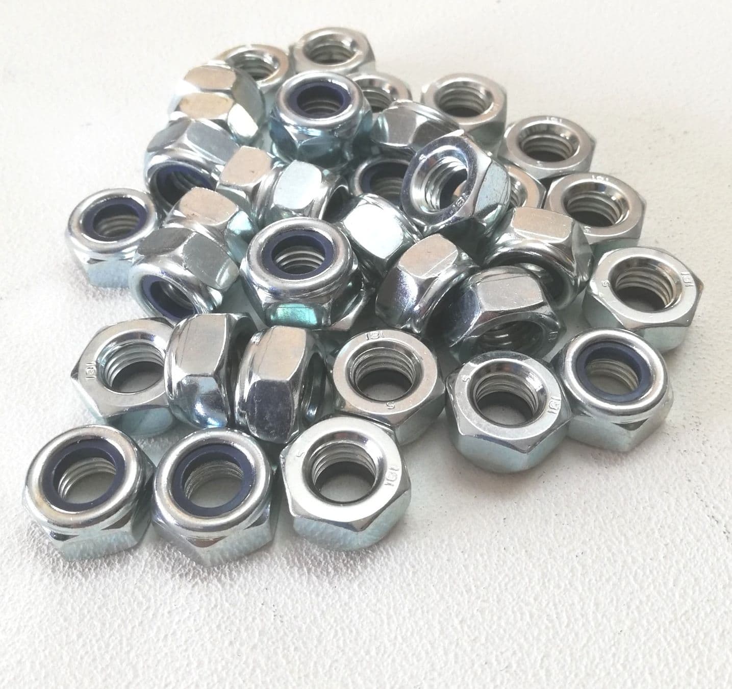 M 6 chiave 10 - 500pz dado esagonale autobloccante zincato passo grosso in Dadi e bulloni esagonali per macchina Aloiserw.com - Altomonte, commercioVirtuoso.it