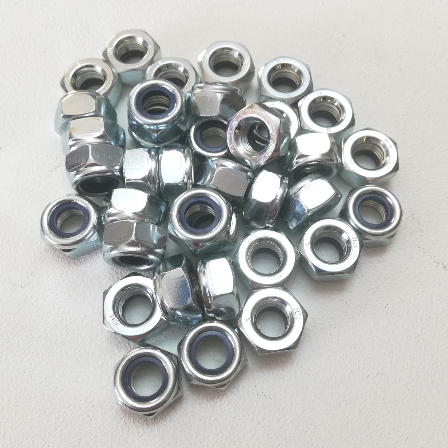 M 6 chiave 10 - 500pz dado esagonale autobloccante zincato passo grosso in Dadi e bulloni esagonali per macchina Aloiserw.com - Altomonte, commercioVirtuoso.it