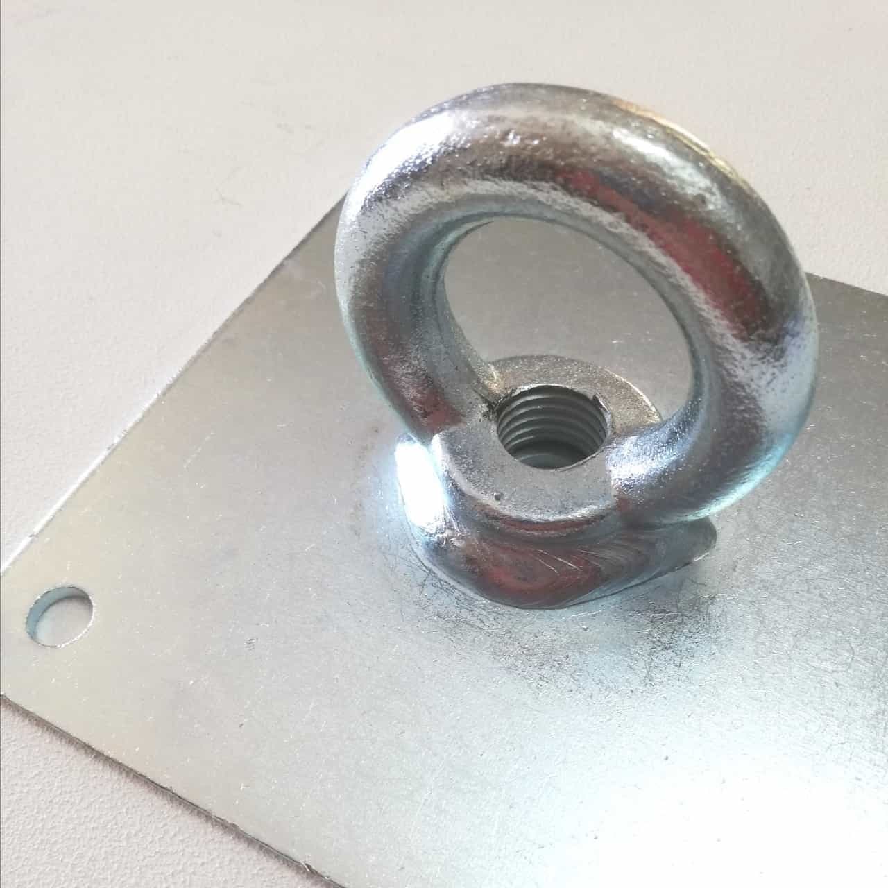 Piastra diritta 150x150mm in acciaio zincato con occhiolo saldato in Sistemi per appendere Aloiserw.com - Altomonte, commercioVirtuoso.it
