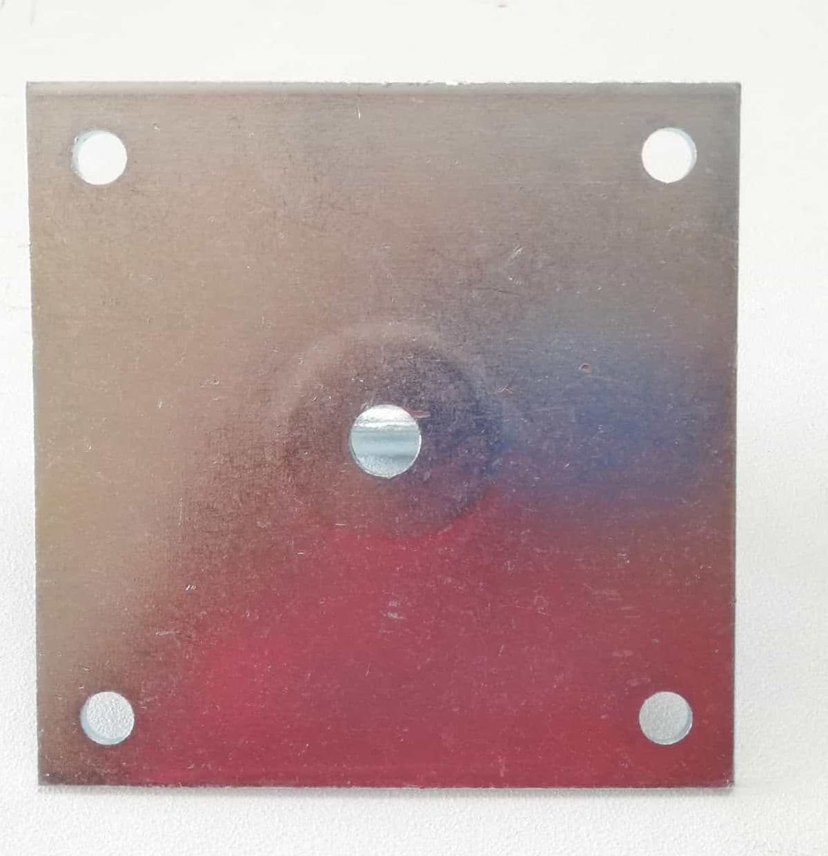 Piastra diritta 150x150mm in acciaio zincato con occhiolo saldato in Sistemi per appendere Aloiserw.com - Altomonte, commercioVirtuoso.it