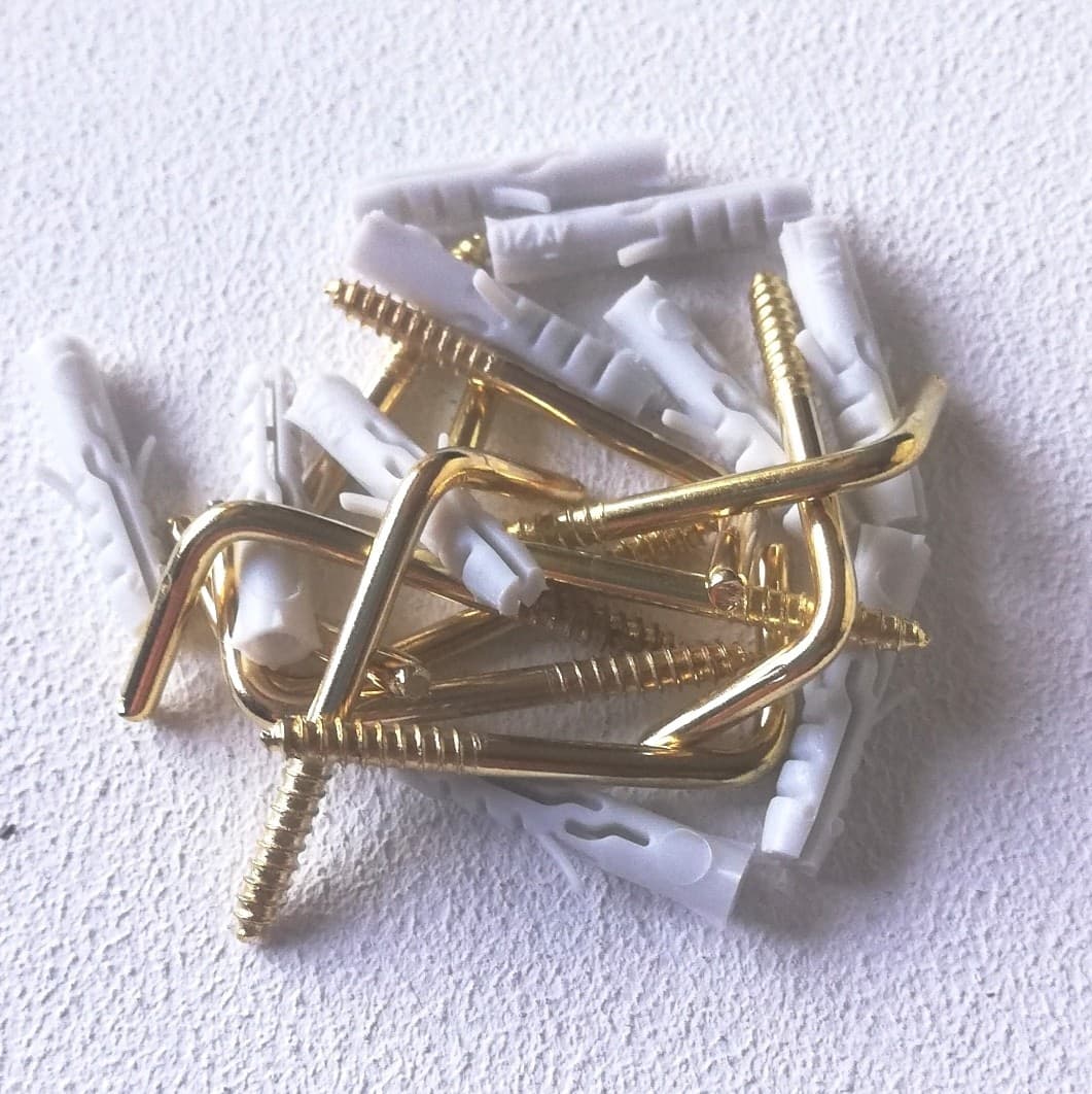 Appendi quadro tassello da 4mm con gancio ottone - scatolo da 10pz in Ganci appendi quadri Aloiserw.com - Altomonte, commercioVirtuoso.it