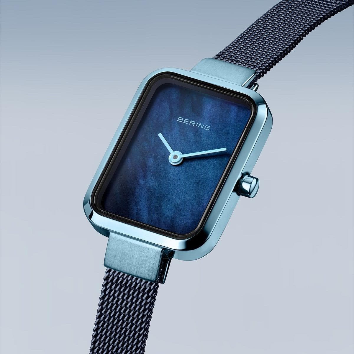 Bering  Orologio Petite Square blu brilliante spazzolato in Orologi da polso Alba Gioielli - Casoria, commercioVirtuoso.it