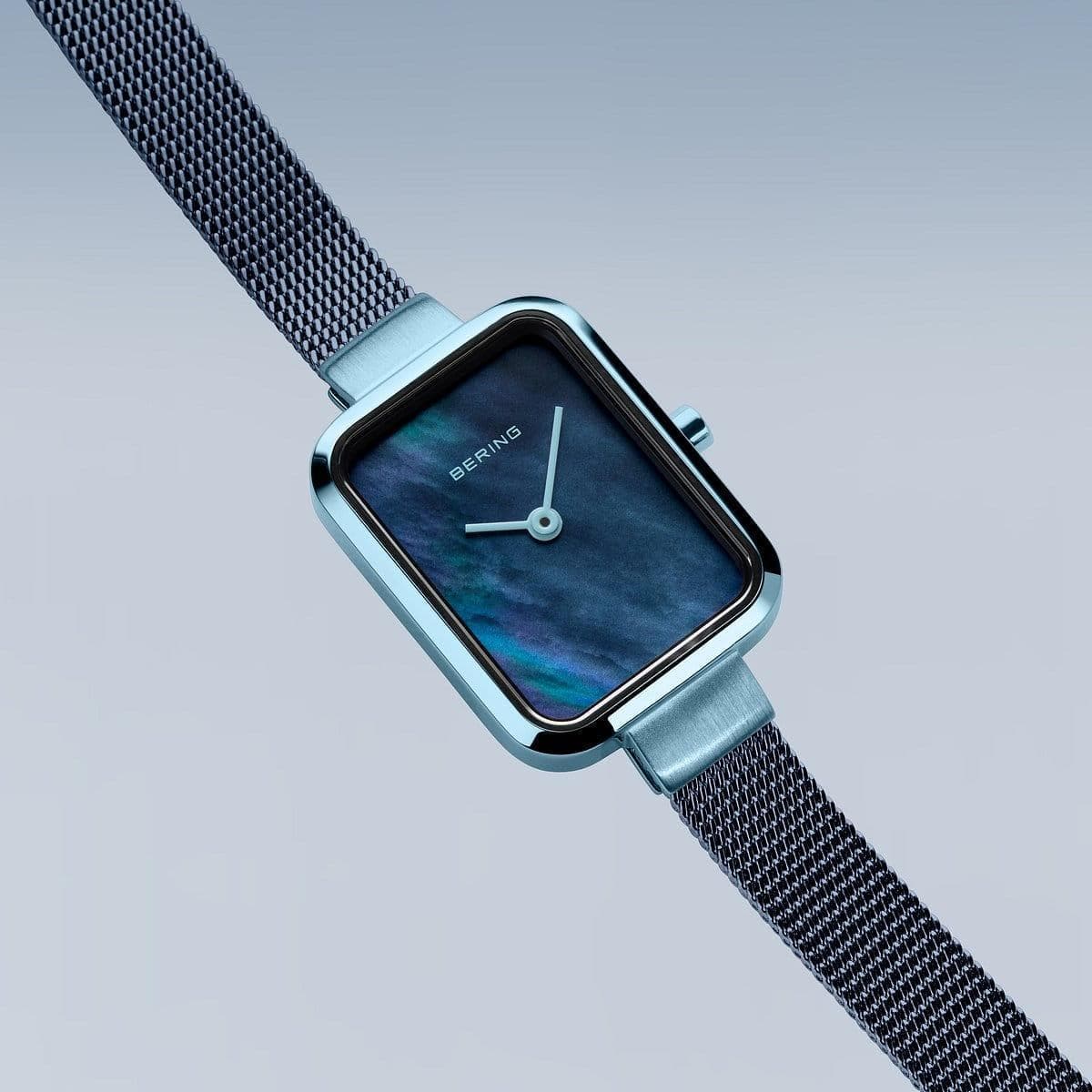 Bering  Orologio Petite Square blu brilliante spazzolato in Orologi da polso Alba Gioielli - Casoria, commercioVirtuoso.it
