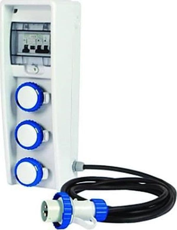QUADRO ULISSE ASC PORTATILE CON MANIGLIA 3 PRESE INDUSTRIALI IP65 FER 137577 in prodotto EuroStore07 - Alatri, commercioVirtuoso.it