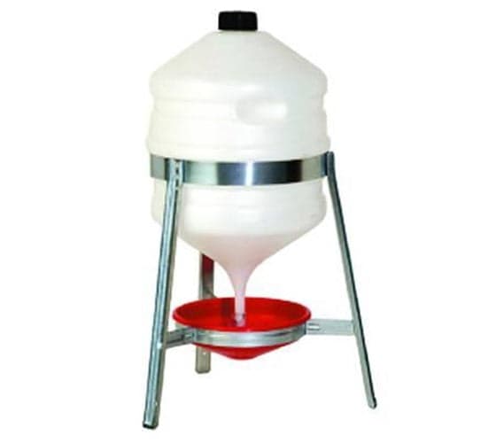 ABBEVERATOIA SATURNO IN PLASTICA CON TREPPIEDI IN METALLO PER POLLI - FER 207164 in prodotto EuroStore07 - Alatri, commercioVirtuoso.it