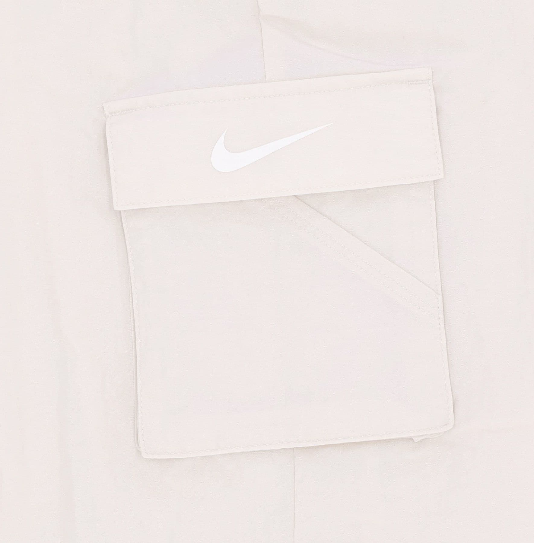 Nike Pantalone Tuta Donna W Sportswear Essential Woven High-rise Pant Cargo Lt Orewood Brn/sail da donna in Pantaloni sportivi Drestige - Casamassima, commercioVirtuoso.it