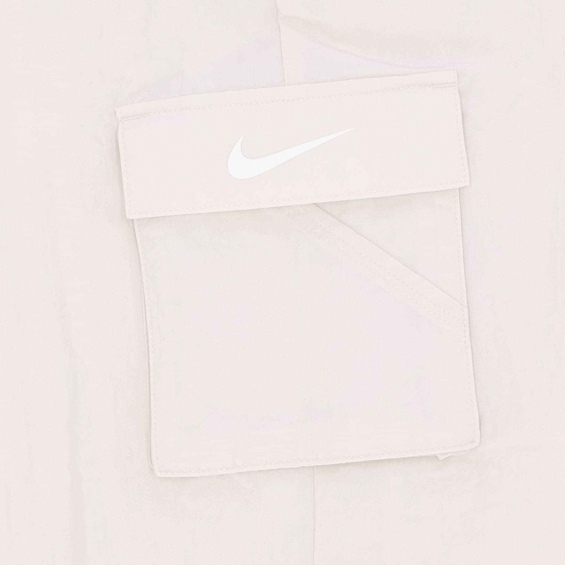 Nike Pantalone Tuta Donna W Sportswear Essential Woven High-rise Pant Cargo Lt Orewood Brn/sail da donna in Pantaloni sportivi Drestige - Casamassima, commercioVirtuoso.it