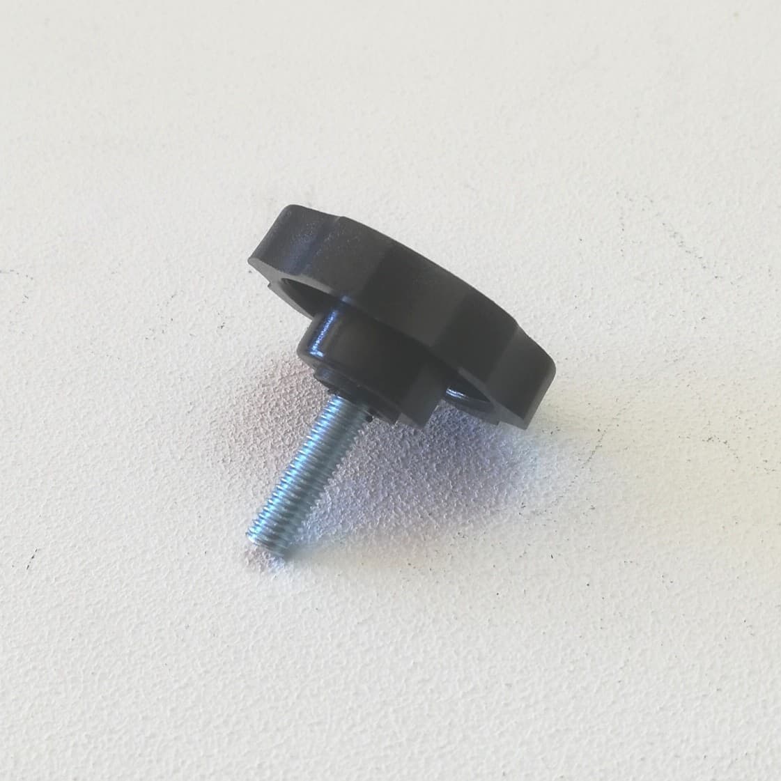 Volantino con perno in ferro filettato M 10 x 50mm - 2pz in Elementi di fissaggio Aloiserw.com - Altomonte, commercioVirtuoso.it