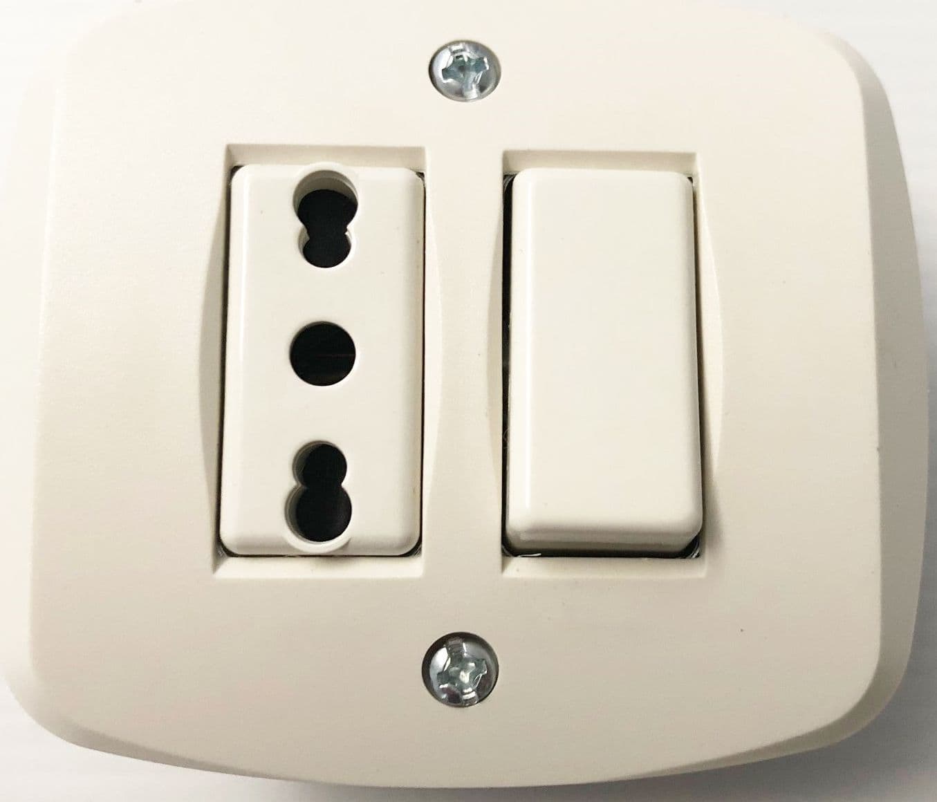 PRESA BIVALENTE + INTERRUTTORE AUTOPORTANTE IN ABS PER SCATOLA TONDA ME 2 + 4/9