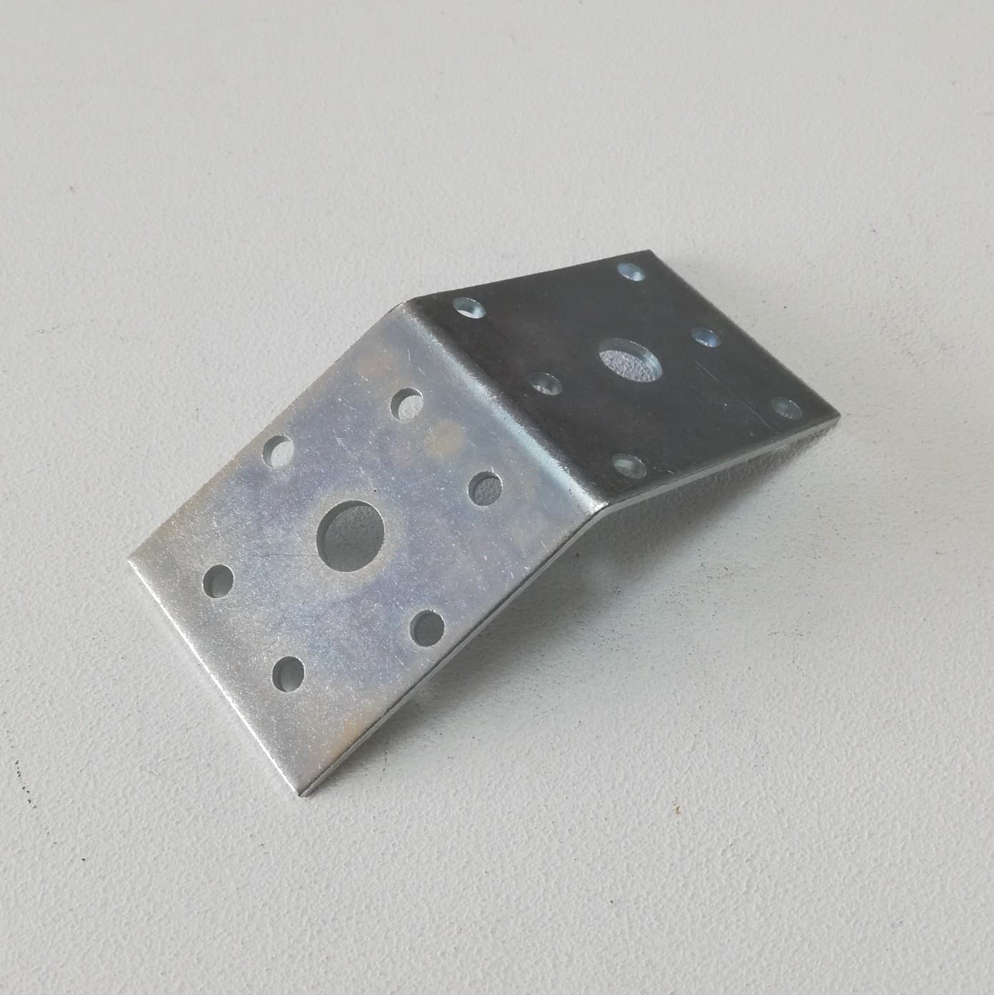 Piastra 60x60x2,5mm angolo da 135° in acciaio zincato - 5pz in Staffa Aloiserw.com - Altomonte, commercioVirtuoso.it
