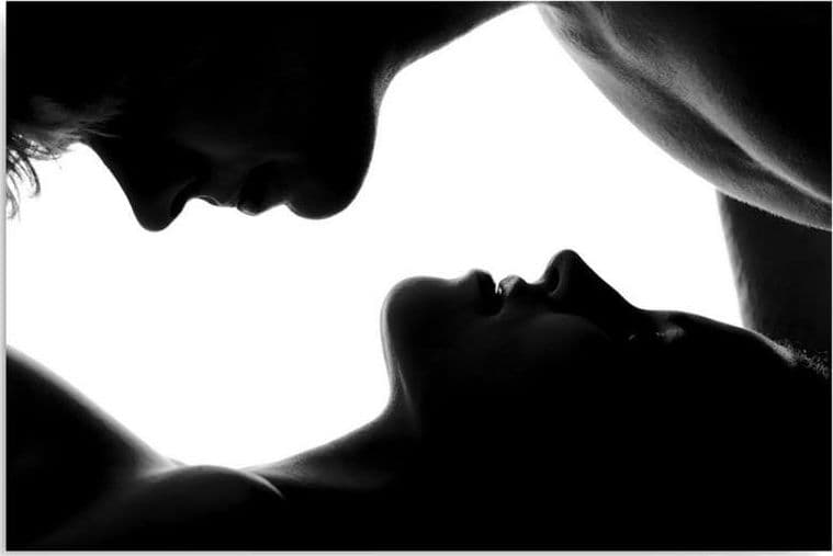 Quadro su tela, Bacio coppia bianco nero in Poster e stampe Collezione Casa - Trebisacce, commercioVirtuoso.it