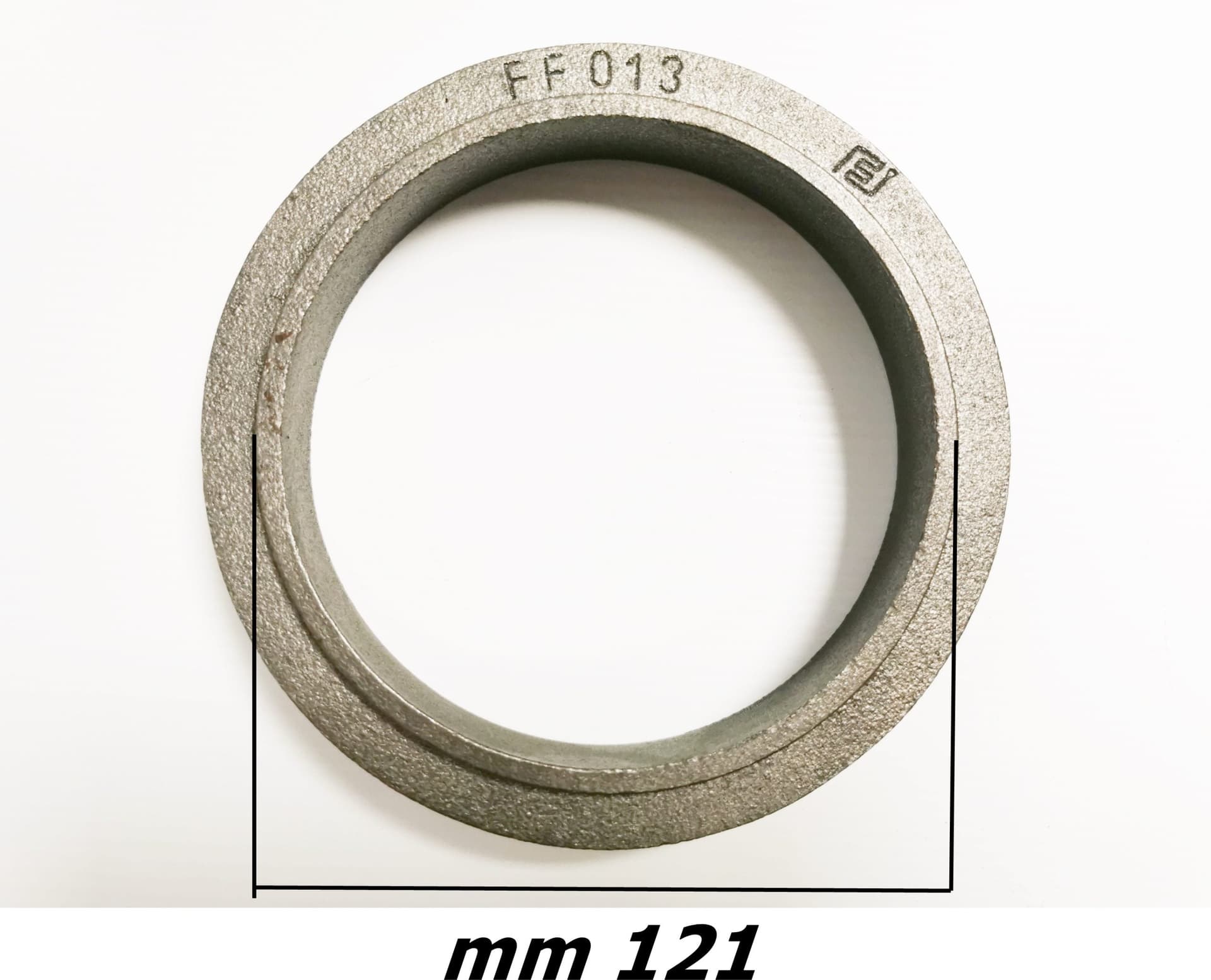 STUFA A LEGNA ANELLO PORTA TUBO DIAM. 13 CM IN GHISA UNIVERSALE PER STUFE in prodotto EuroStore07 - Alatri, commercioVirtuoso.it