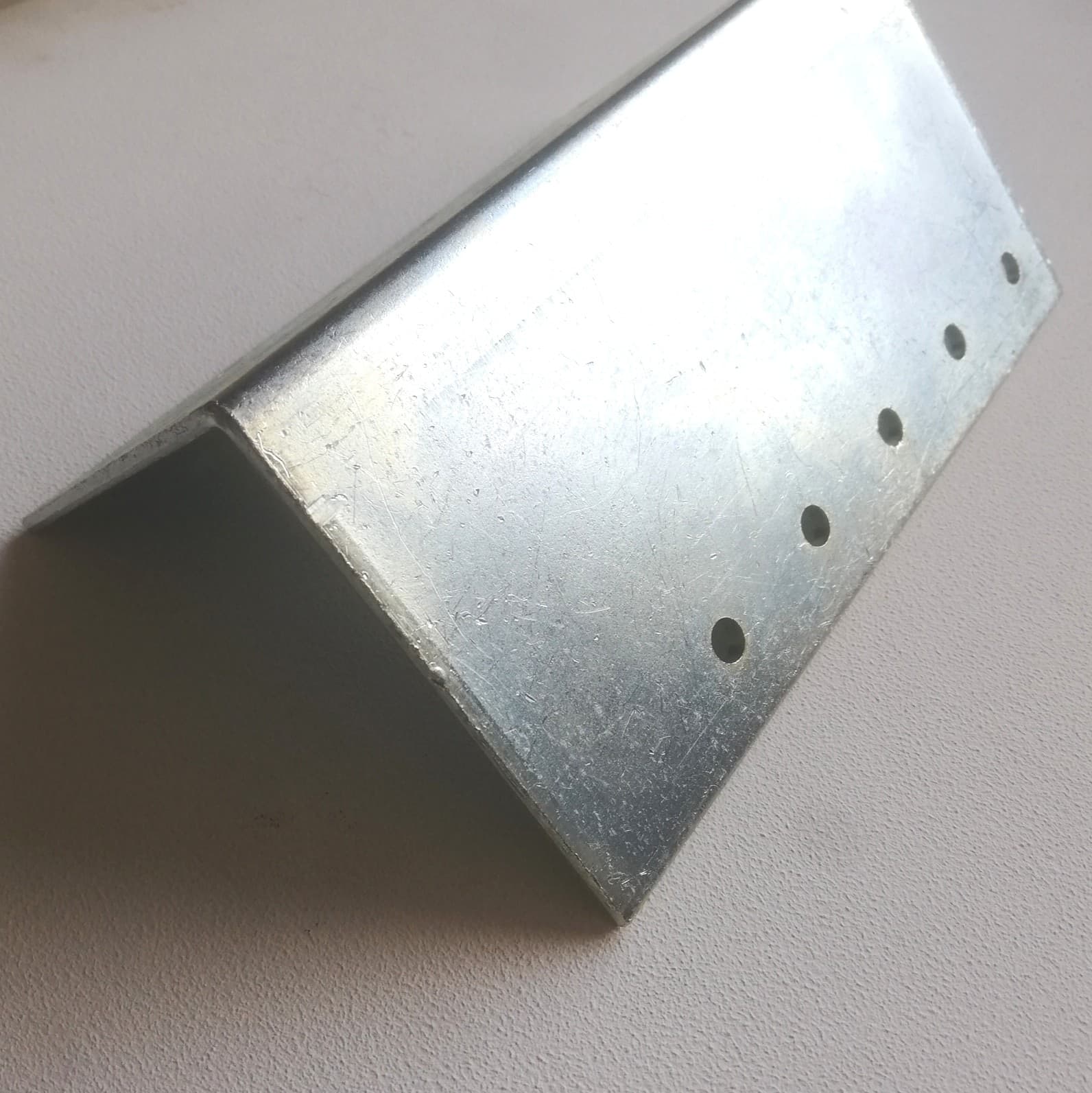 Piastra 90x90x3,5mm angolo da 90° in acciaio zincato in Staffa Aloiserw.com - Altomonte, commercioVirtuoso.it
