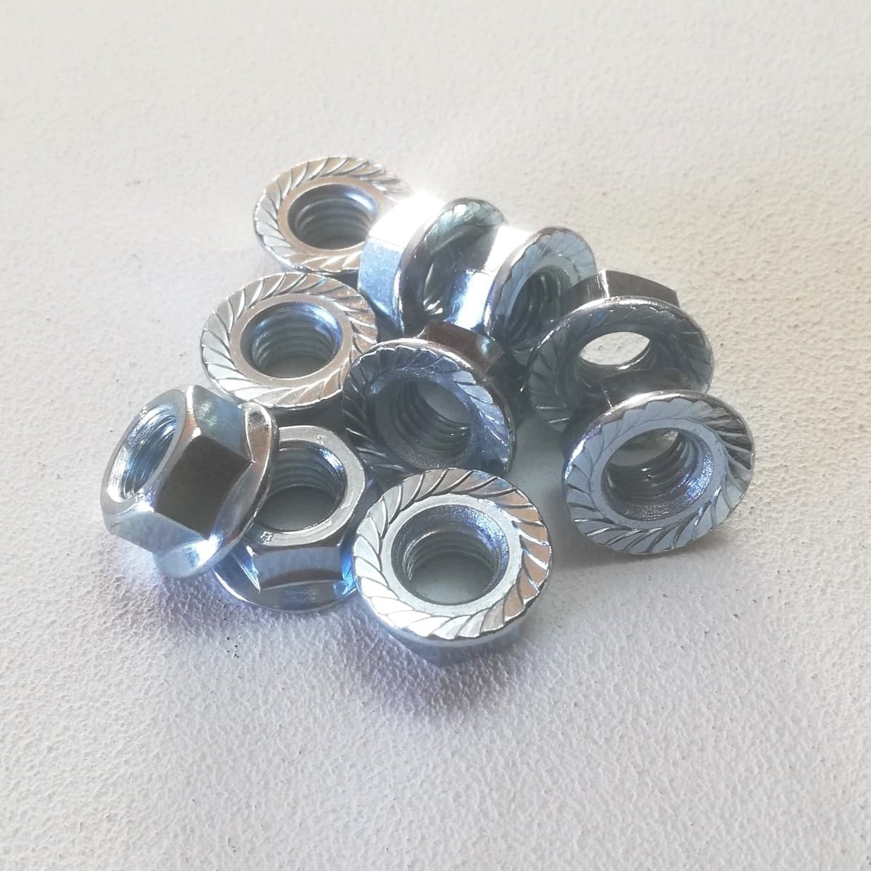 M 14 chiave 21 - 10pz dado esagonale flangiato zincato passo grosso in Dadi flangiati Aloiserw.com - Altomonte, commercioVirtuoso.it