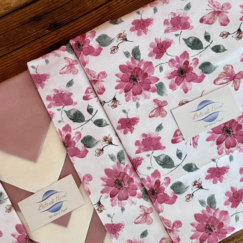 Tovaglia da tavolo con tovaglioli Botticelli Home Fiori e farfalle in Tovaglie Collezione Casa - Trebisacce, commercioVirtuoso.it