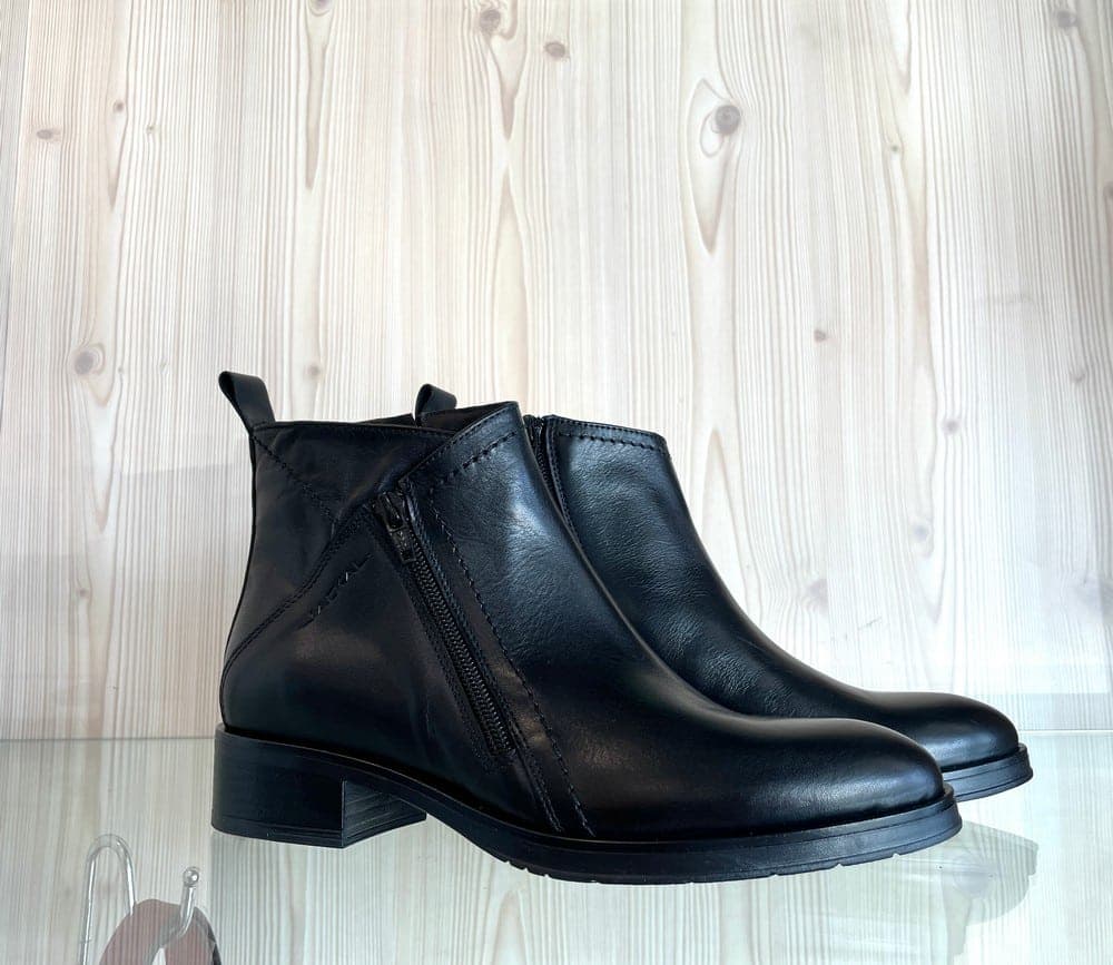 JACKAL Tronchetto donna in pelle nera JL919