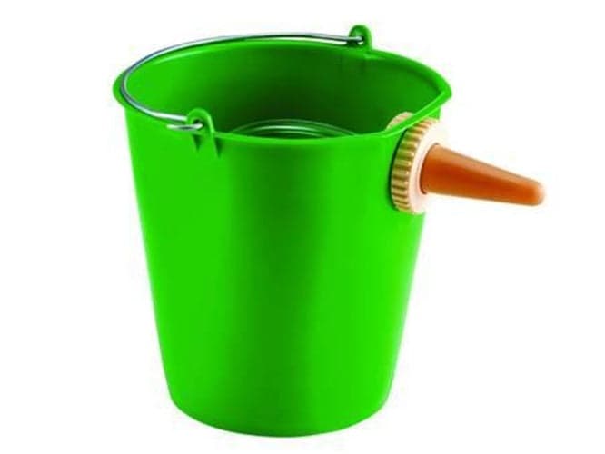 SECCHIO VERDE CON POPPATOIO PER VITELLI - LT 12 - in plastica FER 399746 in prodotto EuroStore07 - Alatri, commercioVirtuoso.it