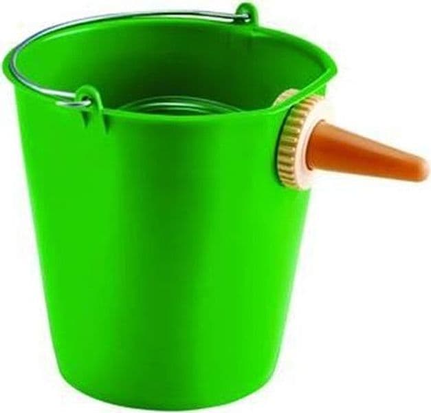 SECCHIO VERDE CON POPPATOIO PER VITELLI - LT 12 - in plastica FER 399746 in prodotto EuroStore07 - Alatri, commercioVirtuoso.it