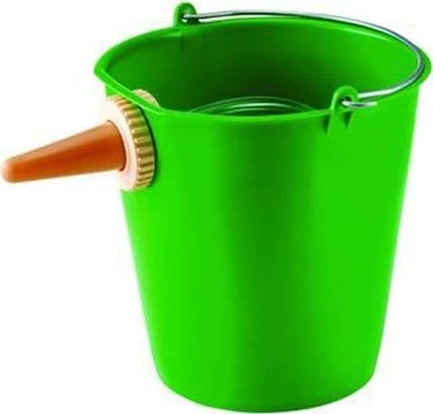 SECCHIO VERDE CON POPPATOIO PER VITELLI - LT 12 - in plastica FER 399746 in prodotto EuroStore07 - Alatri, commercioVirtuoso.it