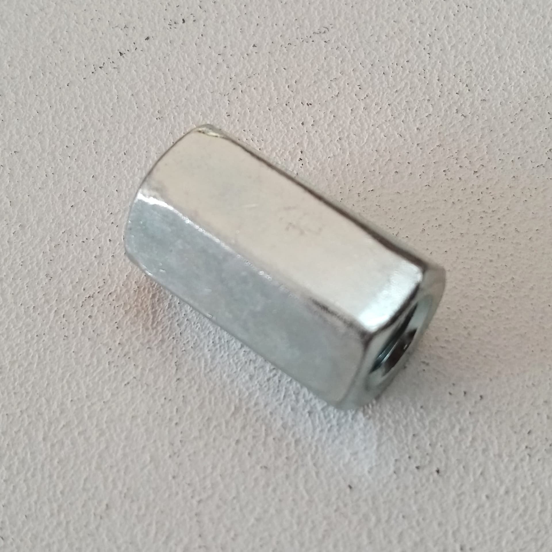 Dado M 10 distanziale manicotto di giunzione filettato-5pz in Dadi e bulloni esagonali per macchina Aloiserw.com - Altomonte, commercioVirtuoso.it