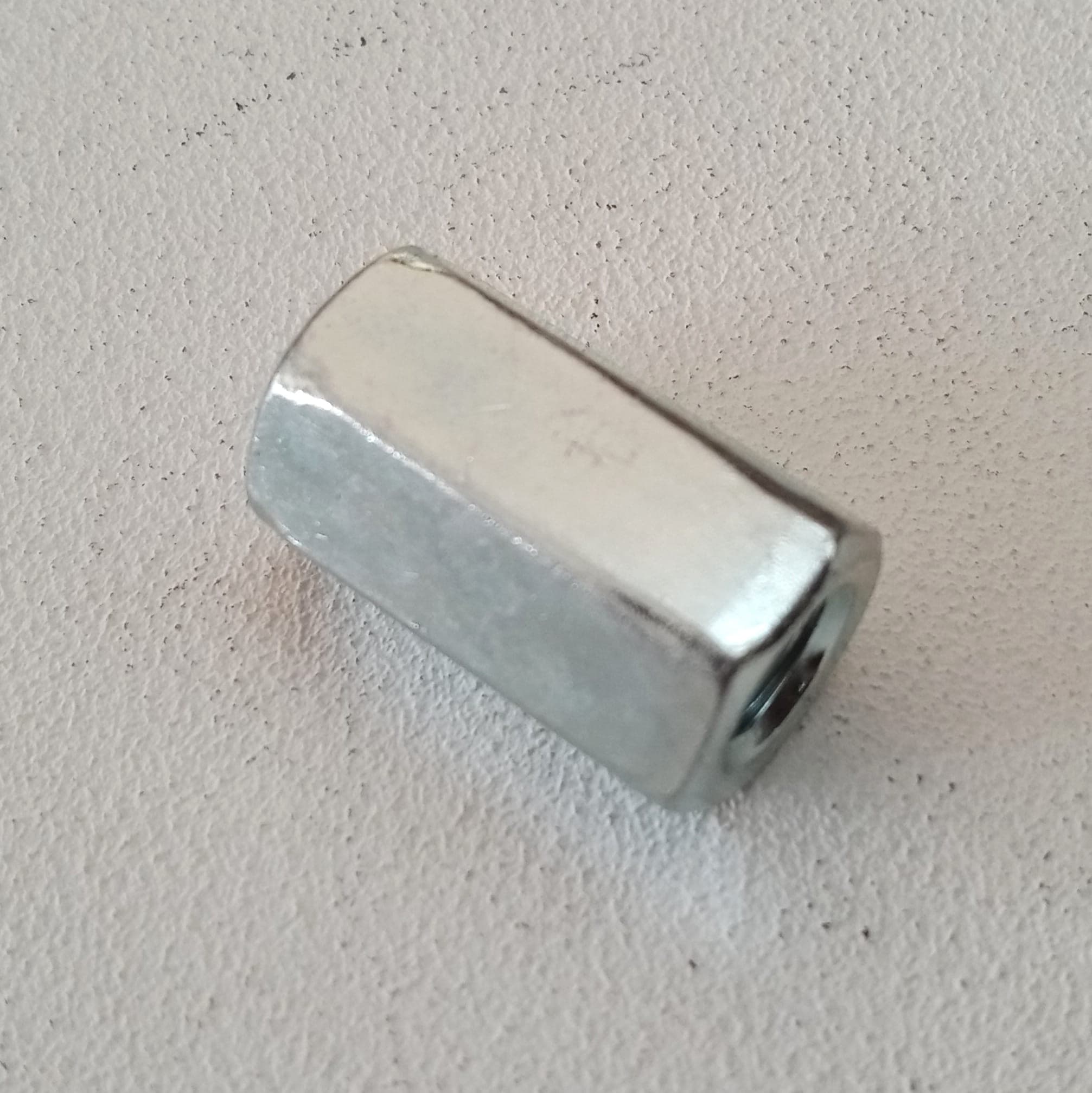 Dado M 10 distanziale manicotto di giunzione filettato-5pz in Dadi e bulloni esagonali per macchina Aloiserw.com - Altomonte, commercioVirtuoso.it