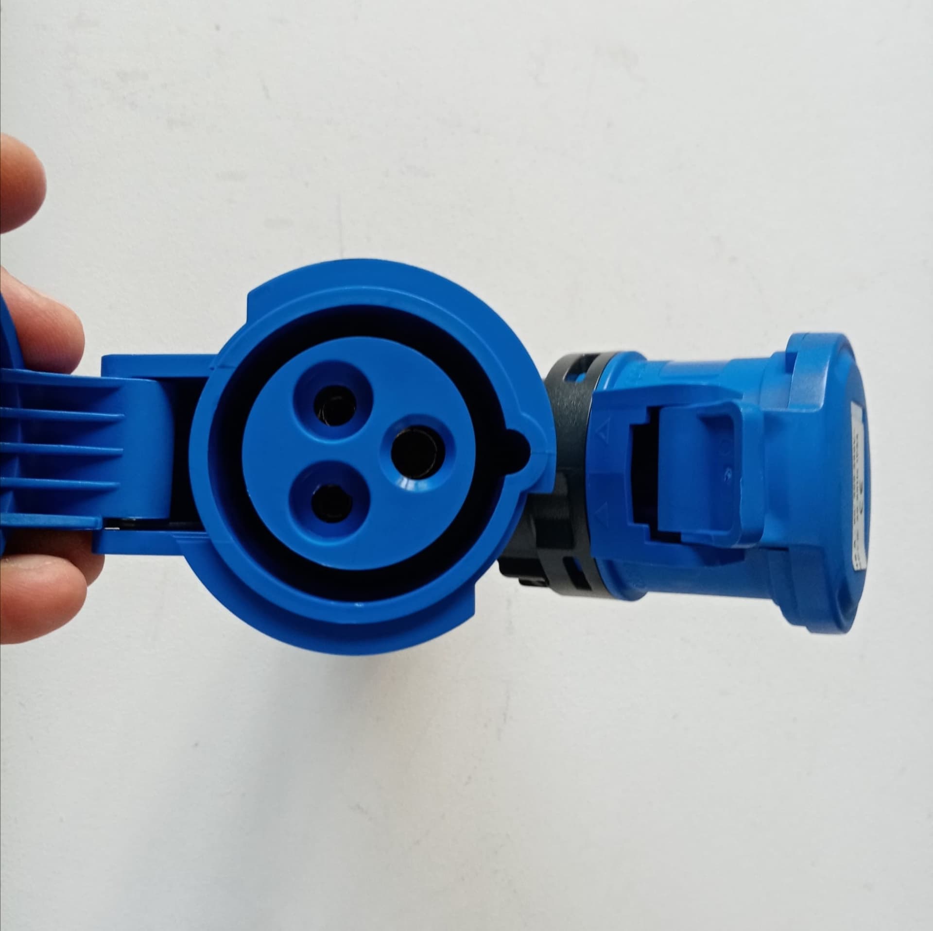 Rosi moltiplicatore adattatore mobile a 2 uscite con spina 16A 2P+E IP44 in Multiprese Aloiserw.com - Altomonte, commercioVirtuoso.it