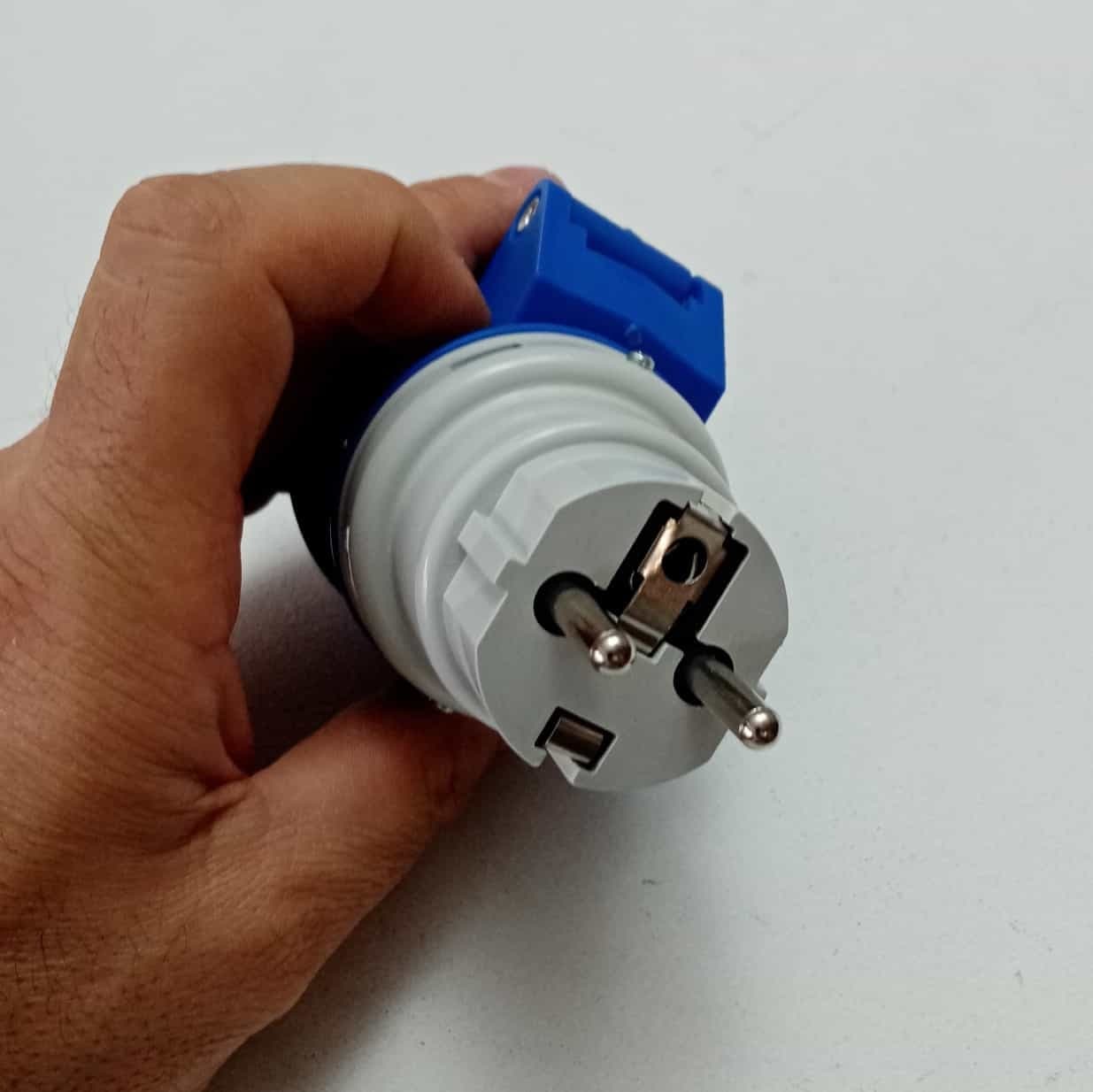 Rosi adattatore mobile da spina schuko a presa industriale IP20 in Multiprese Aloiserw.com - Altomonte, commercioVirtuoso.it