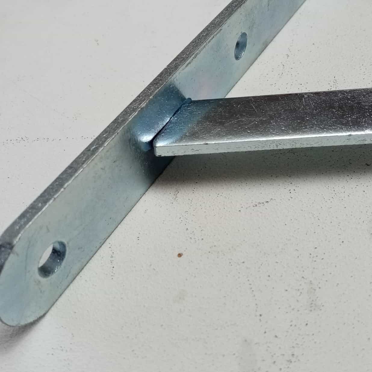 Reggimensola staffa zincata pesante tipo cantina da 40cm con saetta di rinforzo + fissaggi in Staffe e supporti per mensole Aloiserw.com - Altomonte, commercioVirtuoso.it