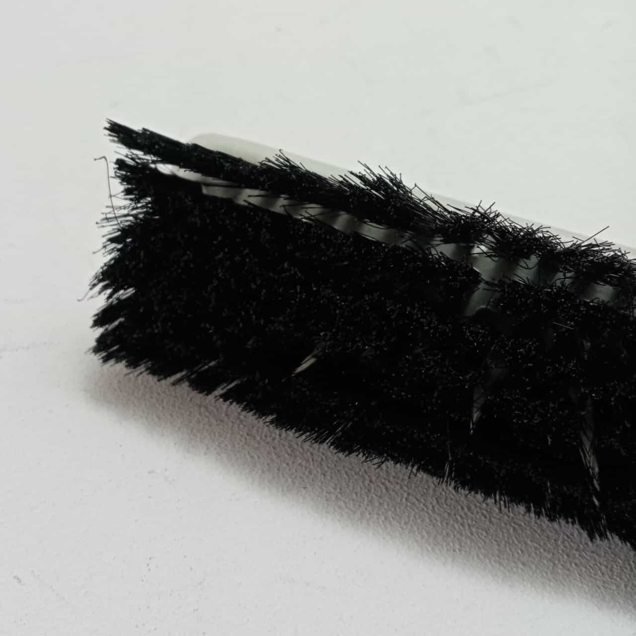 Spazzola per scarpe setola nera universale con impugnatura in pvc in Spazzole per scarpe Aloiserw.com - Altomonte, commercioVirtuoso.it