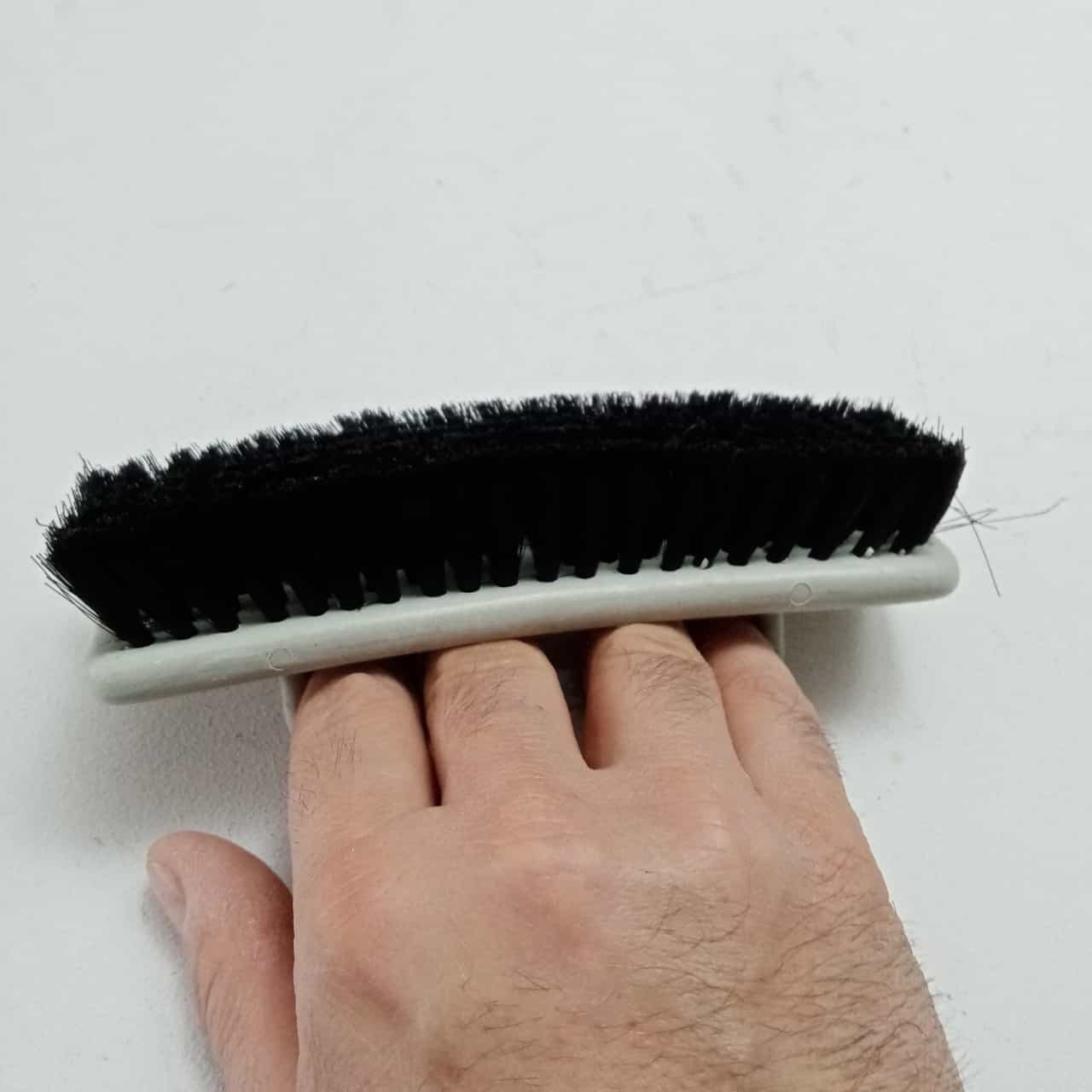 Spazzola per scarpe setola nera universale con impugnatura in pvc in Spazzole per scarpe Aloiserw.com - Altomonte, commercioVirtuoso.it