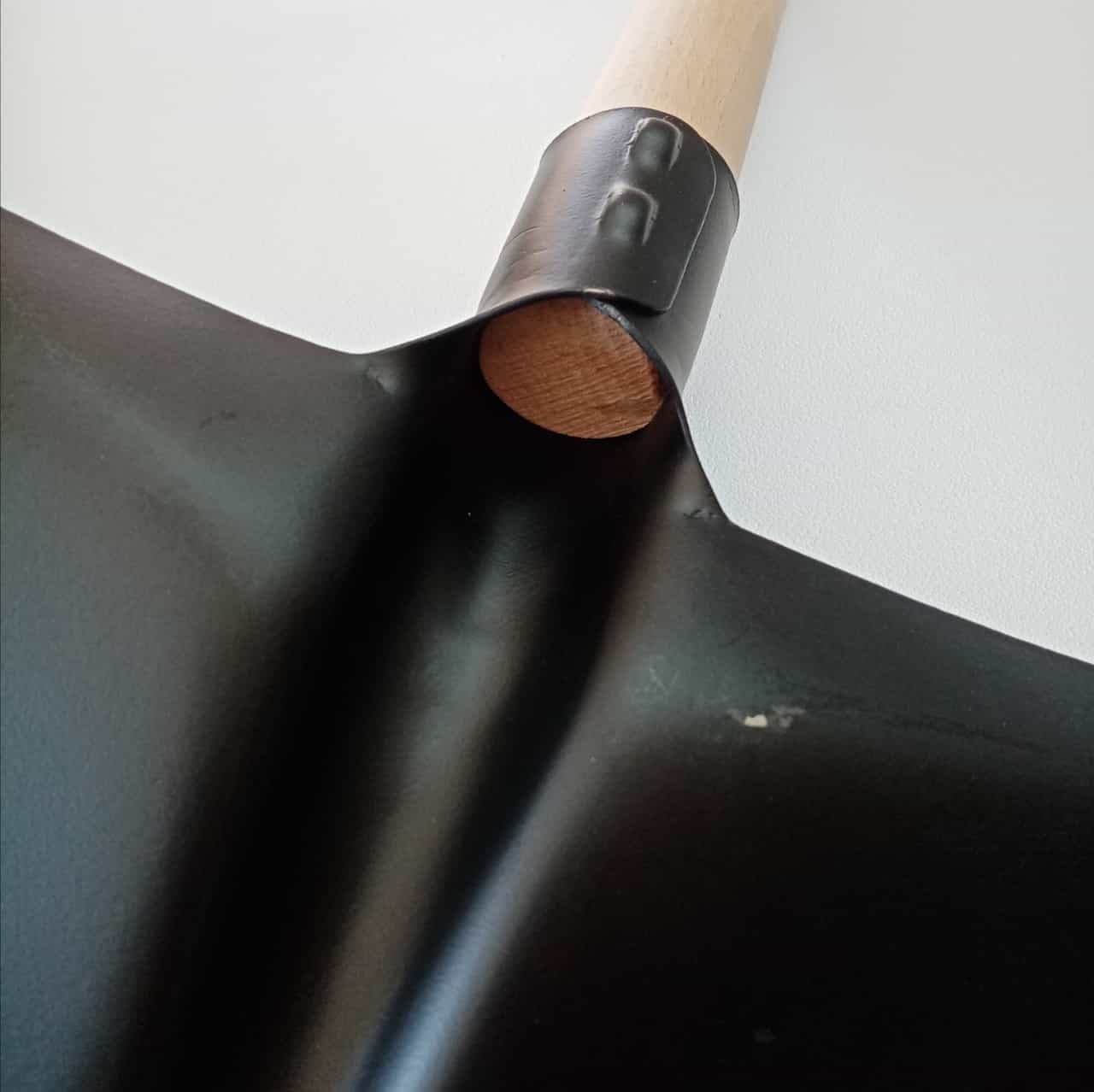 Australian badile in acciaio nero con manico in legno da 140cm in Rastrelli Aloiserw.com - Altomonte, commercioVirtuoso.it