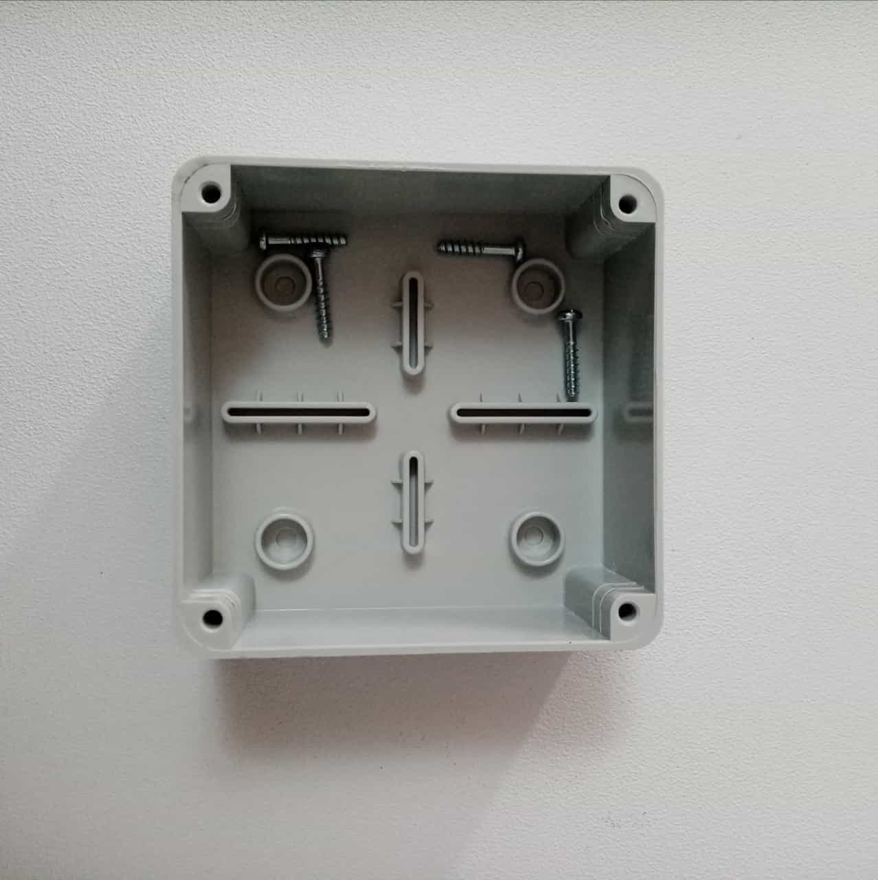 Cassetta derivazione L 100 x H 100 x P 50mm IP56 pareti liscie quadrata in Scatole di derivazione Aloiserw.com - Altomonte, commercioVirtuoso.it