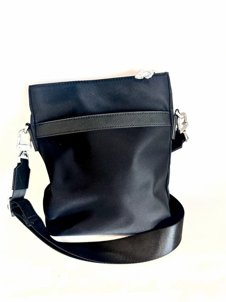 GUESS Borsello piùto uomo Black in Borse a spalla Calzature Durello - Agna, commercioVirtuoso.it
