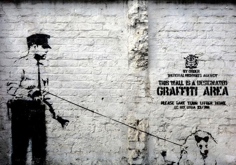 Fotomurale Banksy Graffiti Area in Carta da parati Collezione Casa - Trebisacce, commercioVirtuoso.it