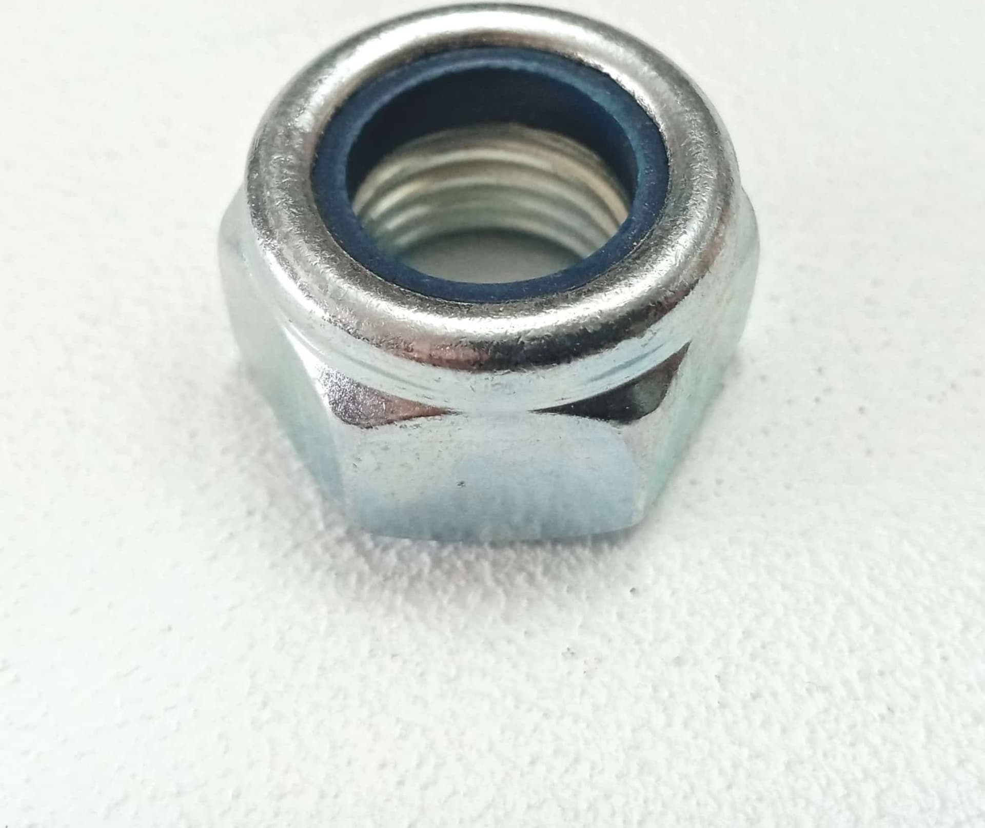 M 6 chiave 10 - 500pz dado esagonale autobloccante zincato passo grosso in Dadi e bulloni esagonali per macchina Aloiserw.com - Altomonte, commercioVirtuoso.it