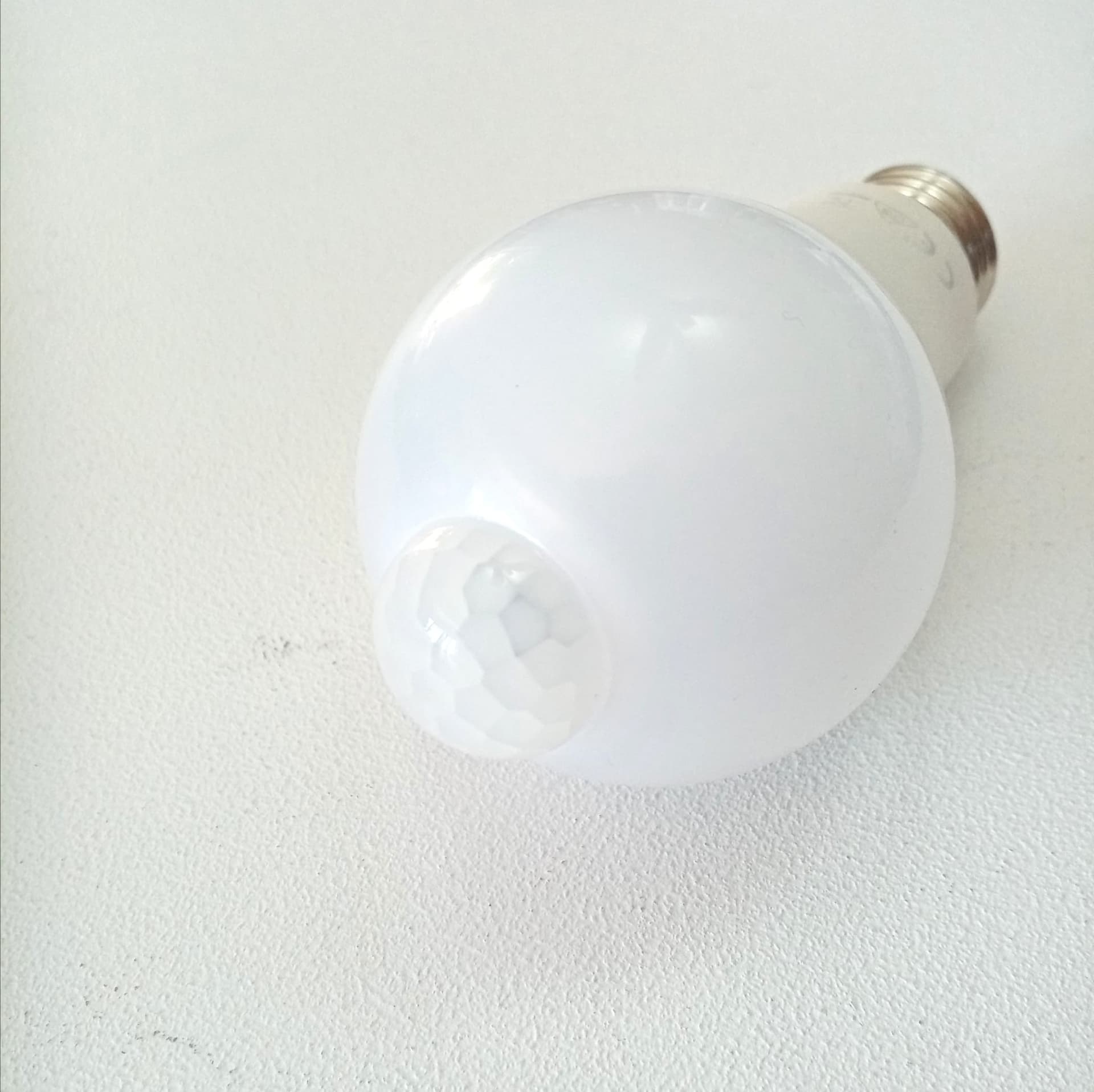Alca Power A60 10W 220V 900LM 4000K E27 lampada classica a led PIR in Lampadine a LED Aloiserw.com - Altomonte, commercioVirtuoso.it