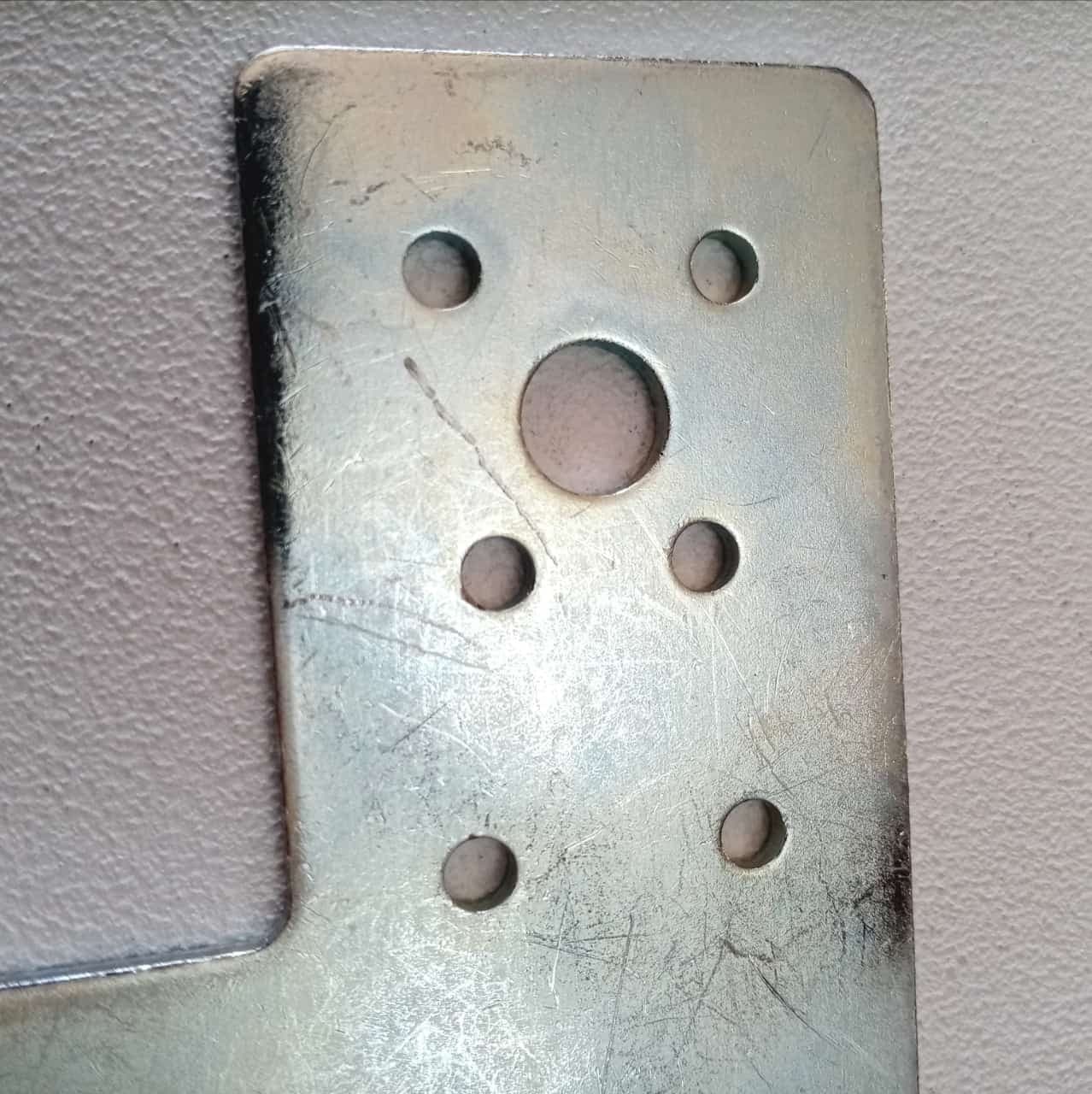 Piastra di fissaggio zincata a "T" 145x158mm per ancoraggi di travi legno in Barre Aloiserw.com - Altomonte, commercioVirtuoso.it