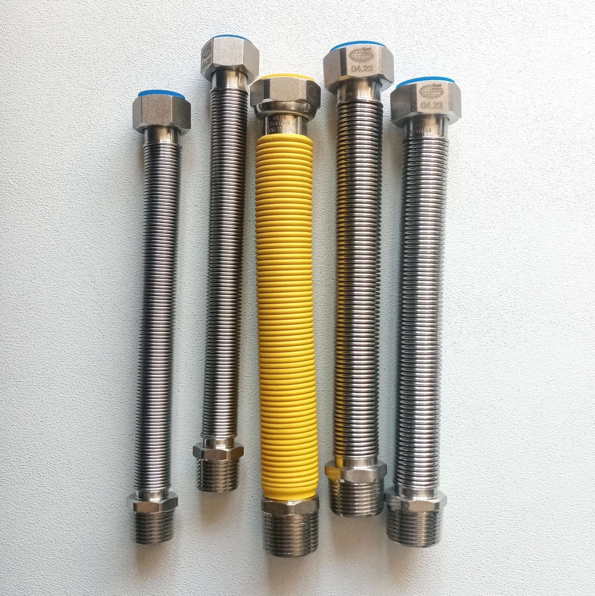 Kit di 4 flessibili per acqua e 1 per gas - per installazione caldaia