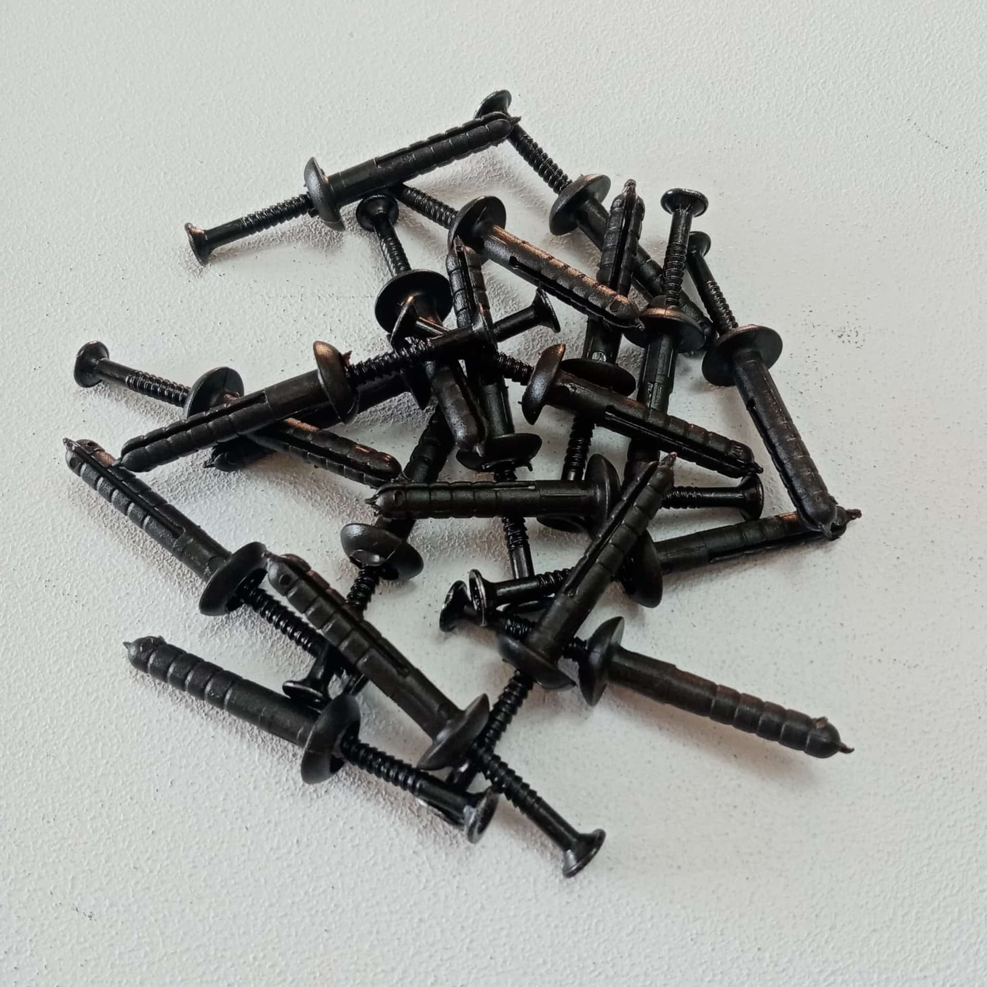 Tassello 6x40mm colore testa di moro per scossalina - 100pz in Tasselli a T Aloiserw.com - Altomonte, commercioVirtuoso.it