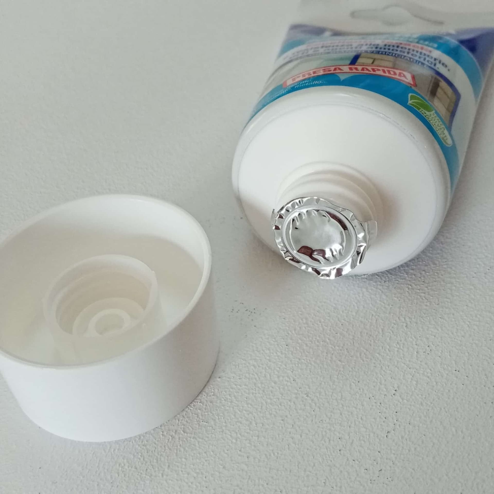 La Colla Americana 200gr colla bianca universale a presa rapida per esterni ed interni in Adesivi universali Aloiserw.com - Altomonte, commercioVirtuoso.it
