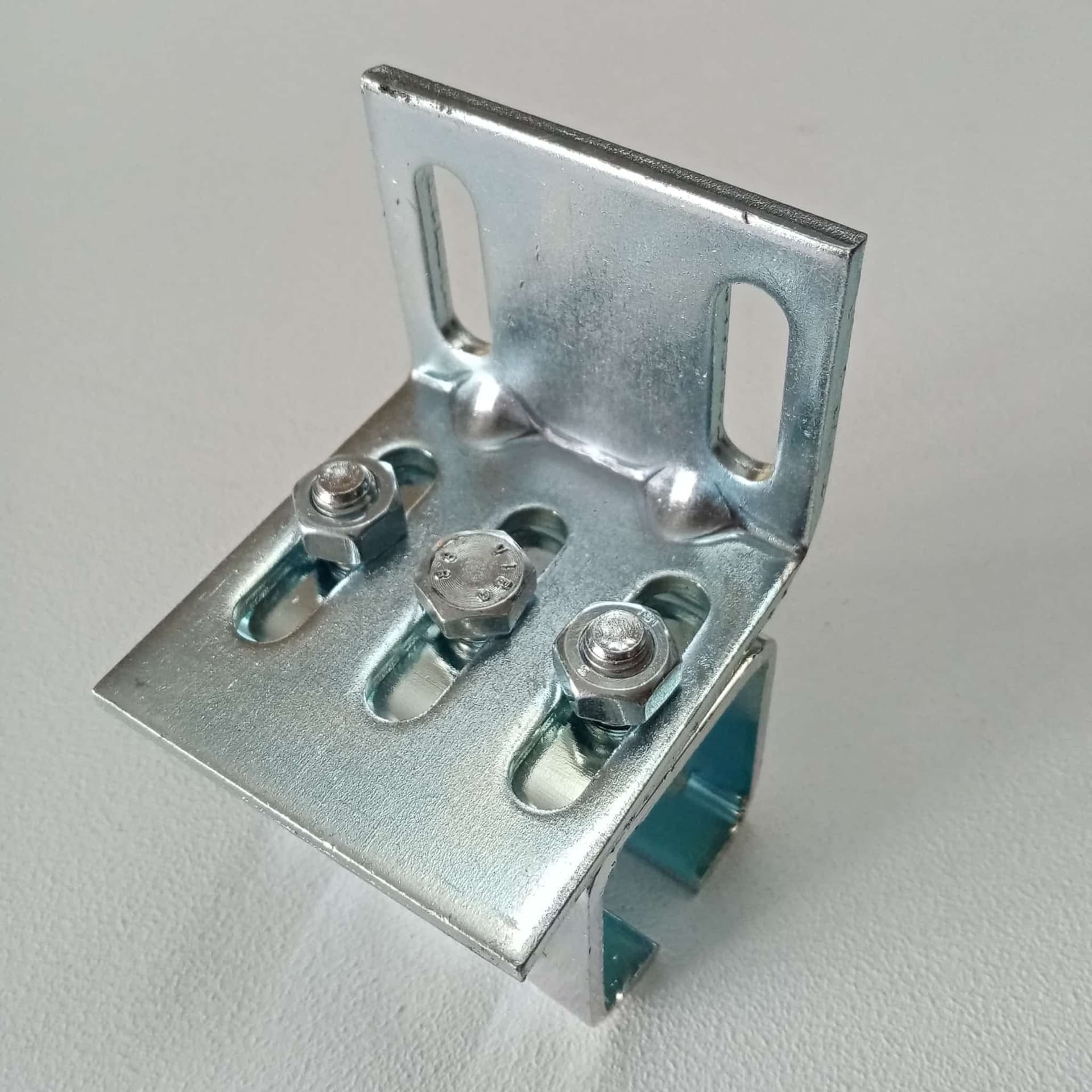 Ibfm art. 329P supporto a parete in acciaio zincato per monorotaia 339P in Staffe e supporti per mensole Aloiserw.com - Altomonte, commercioVirtuoso.it