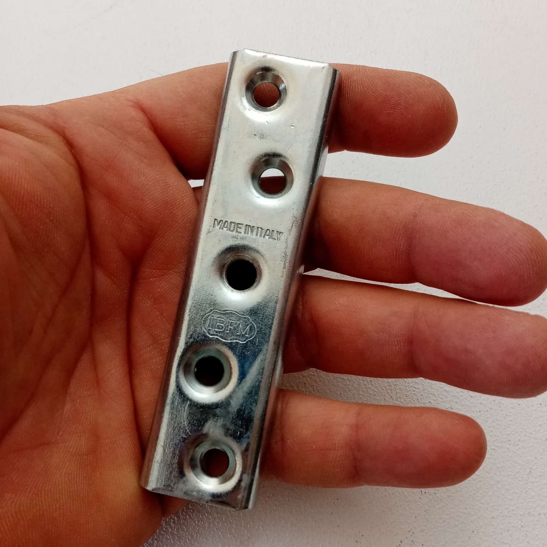 Ibfm art. 327 M8 piastra di fissaggio in acciaio zincata per carrelli scorrevoli in Ferramenta per cancelli Aloiserw.com - Altomonte, commercioVirtuoso.it