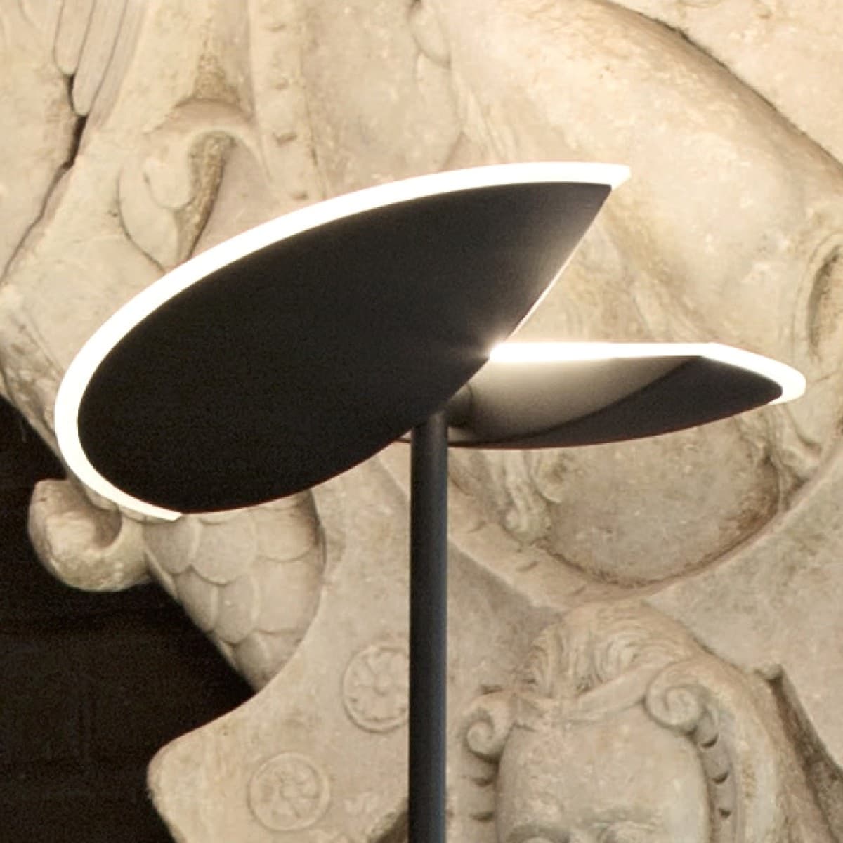 Piantana moderna Gea Luce PING PONG GPIN01 LED alluminio vetro lampada terra in Lampade da terra Lampadari Bartalini - Colle di Val d’Elsa, commercioVirtuoso.it