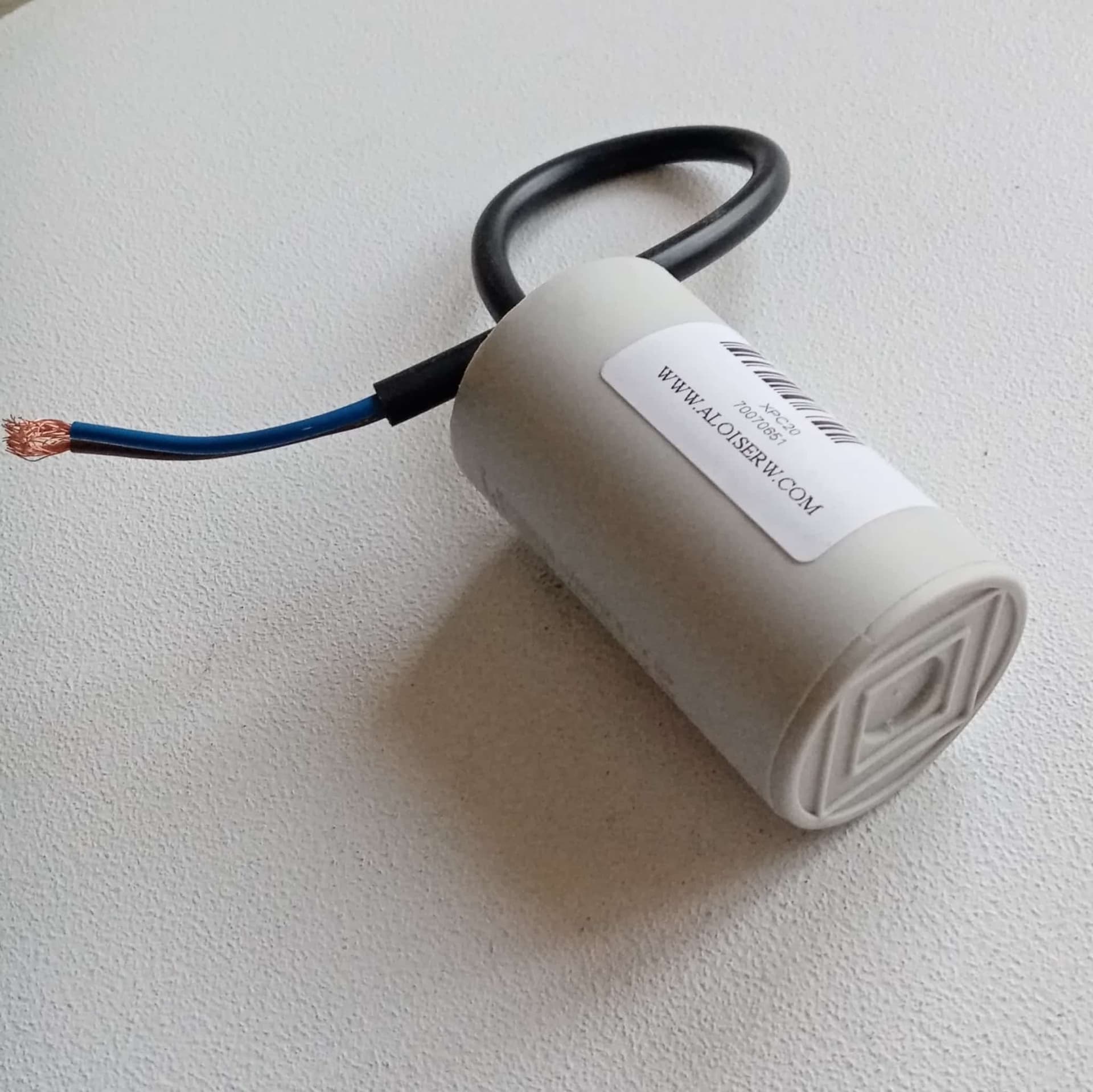 Condensatore AC da 20μF con cavo bipolare per motore elettrico in Condensatori Aloiserw.com - Altomonte, commercioVirtuoso.it