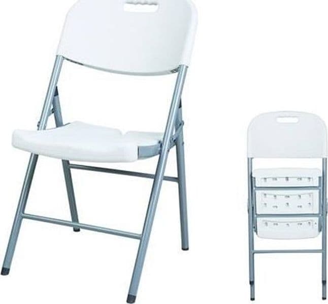 SEDIA PIEGHEVOLE IN HDPE colore bianco gambe in metallo - in prodotto EuroStore07 - Alatri, commercioVirtuoso.it